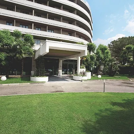Radisson Blu Majestic Hotel 4*